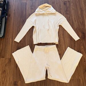 NWT Aqua by Bloomingdale’s Ribbed Knit Set